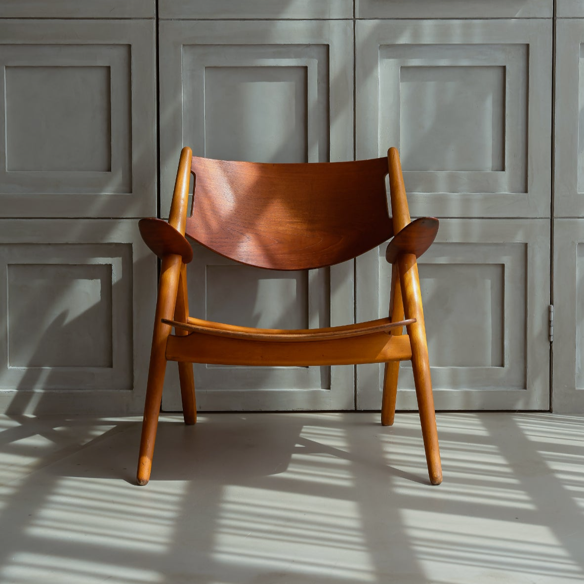 CH28 sawbuck chair by Hans J. Wegner