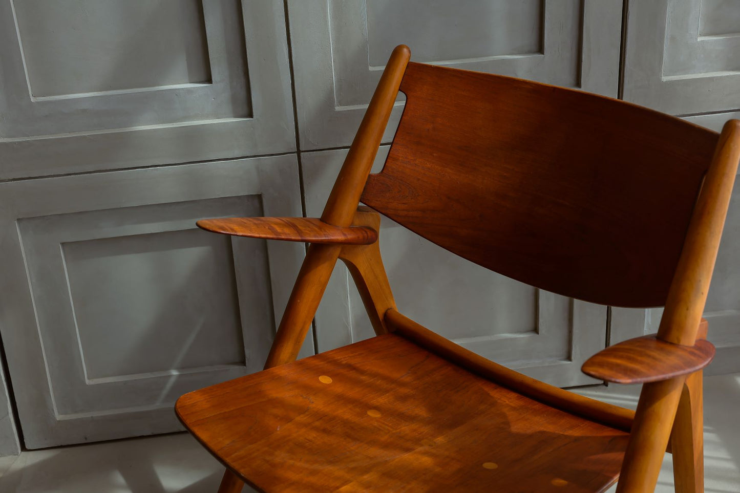 CH28 sawbuck chair by Hans J. Wegner