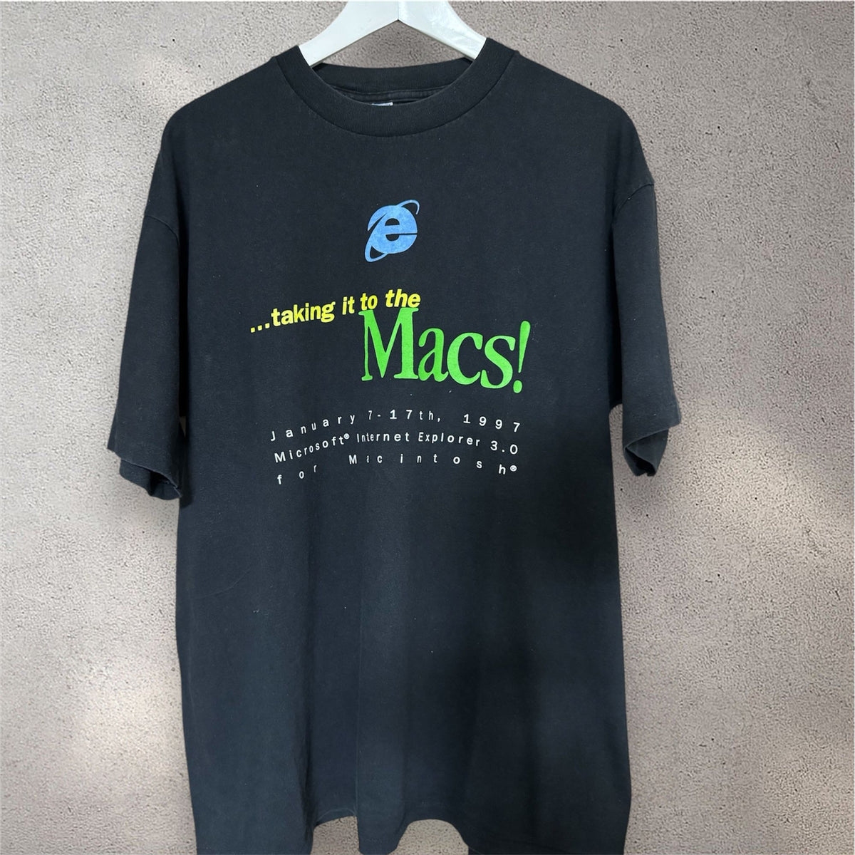 Microsoft Internet Explorer 90s – face-furniture-clothing